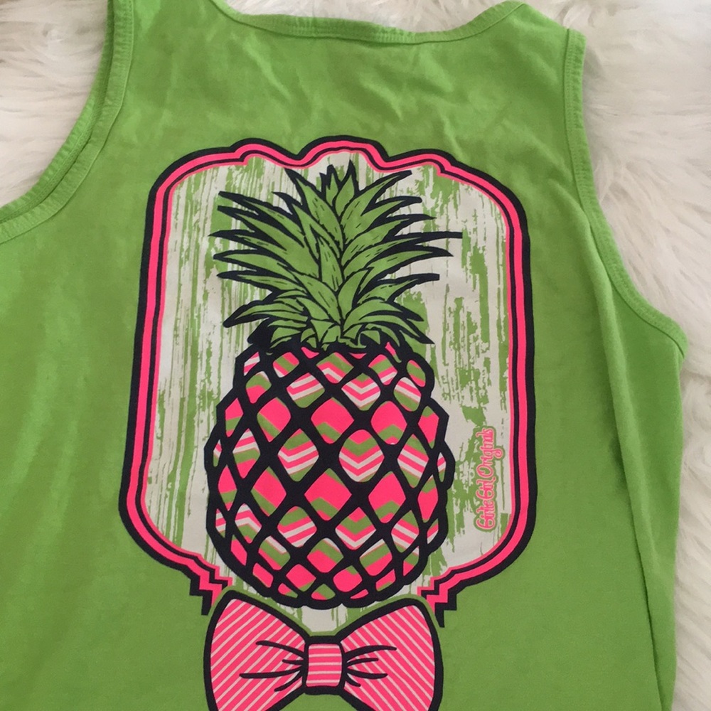 Comfort colors lime green pineapple tank! 🍍